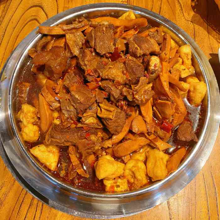 猜丁壳私家牛板筋火锅涮羊肉