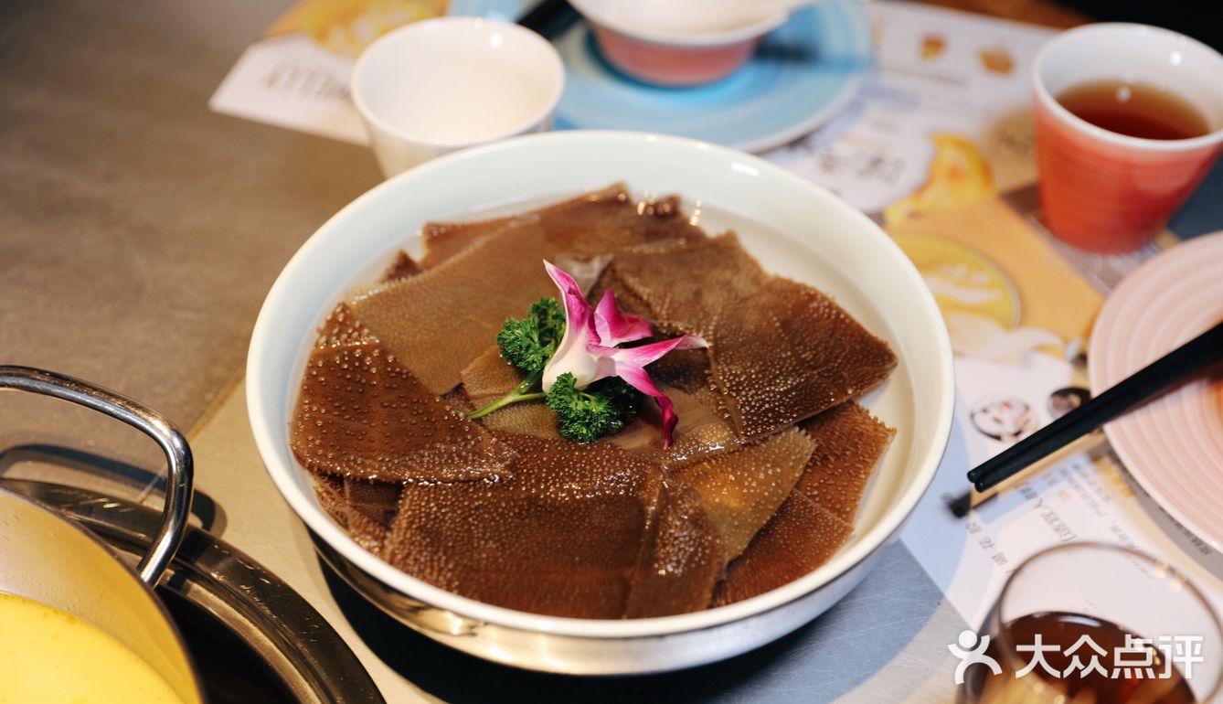 新西兰鳕鱼鱼胶火锅，喝汤涮肉蒸海鲜，吃法高大上  