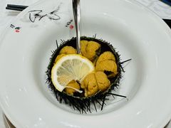生吃活海胆-品海楼·大连海胆锅贴馆(东港店)