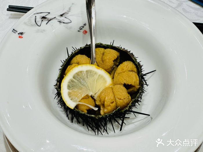 品海楼·大连海胆锅贴馆(东港店)生吃活海胆图片