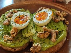 牛油果煮蛋吐司-RAC BAR(安福路店)