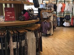 -lululemon(上海浦东IFC店)