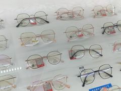 -翰佐蔡司小乐圆·依视路星趣控·暴龙眼镜折扣店
