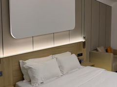 -欧辰国际酒店(重庆欢乐谷轻轨站店)
