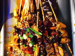 -沪小二炭火蛙锅(淮海中路美食不夜城店)