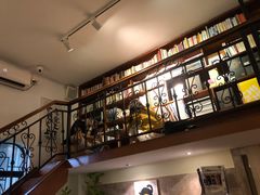 -彳亍咖啡·这里(水湾路店)