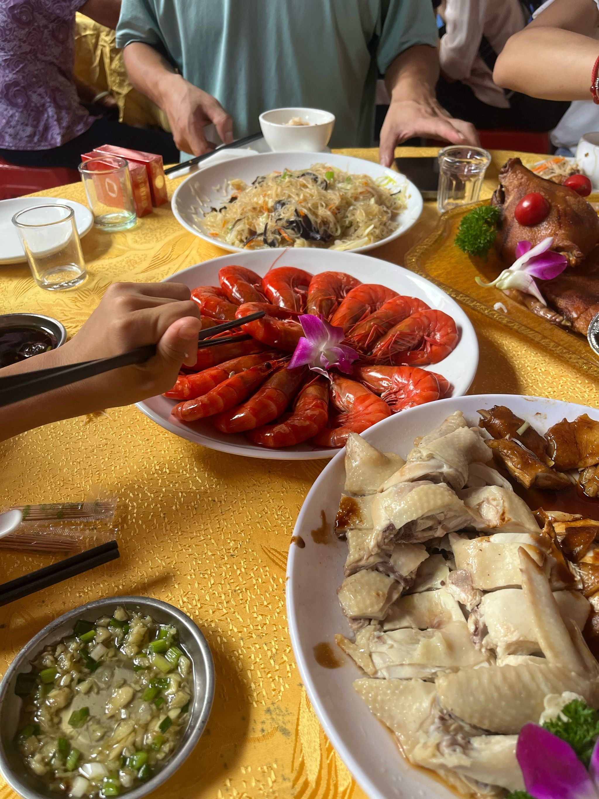 0元玩转这座城家人们,谁懂,这种祠堂的围餐,真