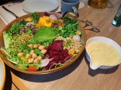 牛油果杏仁藜麦沙拉-幸薈飯堂