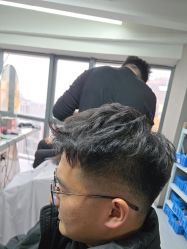 -宫铭烫发染发接发店