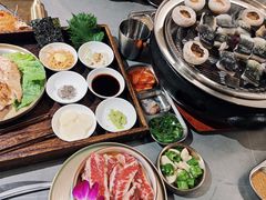 -围炉肉舍•炭烤活鳗•丹东海鲜烤肉(步行街店)