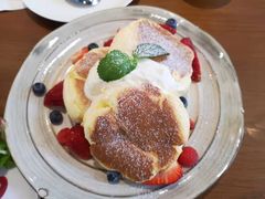莓果奶油芝士舒芙蕾松饼-UPPER KITCHEN(延安路店)