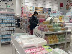 -名创优品(北京新中关购物中心地铁层店)