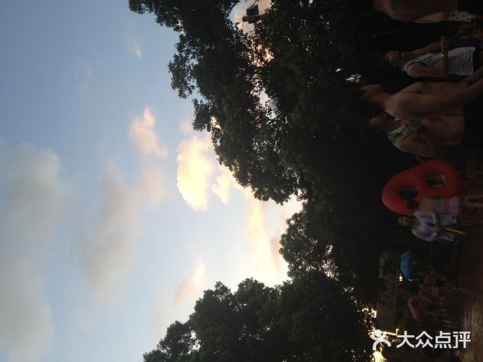 热带风暴水上乐园休息区图片