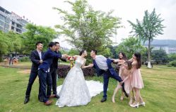 点击看大图 -觅白婚纱礼服馆