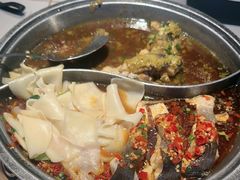-阿瓦山寨·湘菜现炒·剁椒鱼头王(咸阳总店)
