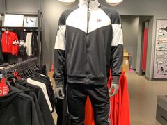 -耐克(恒隆广场店)