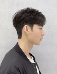 -一家只做男发烫染的店