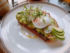 牛油果温泉蛋吐司-O'mills Sourdough Bakery&Bistro(永嘉路店)