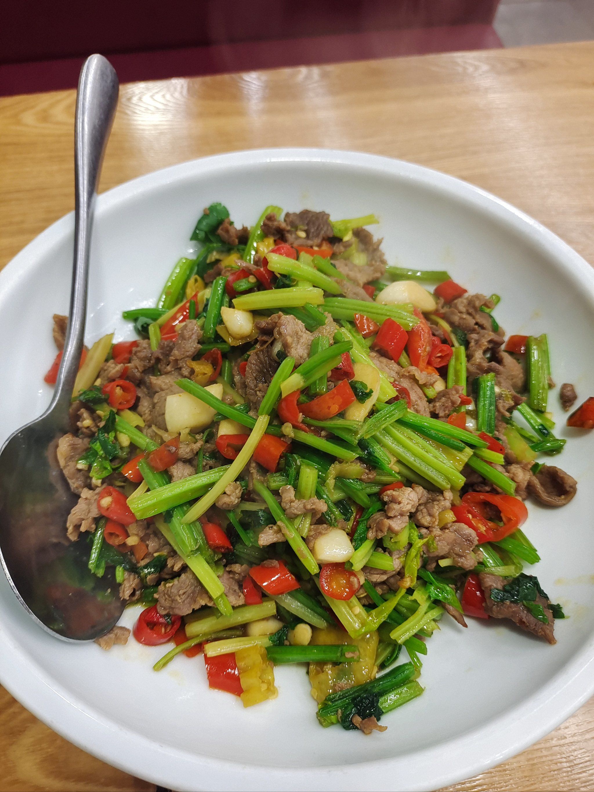 一家很好吃的川菜馆,小炒黄牛肉很嫩,辣椒