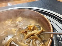 云南菌菇汤-阿山卓·野生菌火锅·纳西火塘烤肉