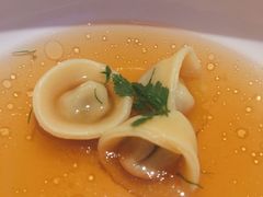 意式鸭肝饺子配牛肉清汤-AZUR聚(香格里拉饭店)