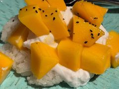香甜椰味白糯米配新鲜芒果和芝麻-米泰MiThai