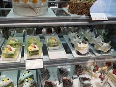 面包甜点陈列柜-皇冠幸福里动物奶油生日蛋糕(丹水池店)