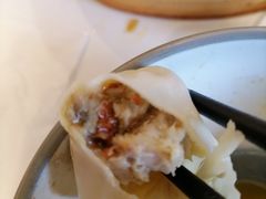 蟹黄蟹膏拼盘小笼包-馋三尺蟹粉小笼(人民广场店)