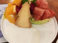 鲜果酸奶沙拉-more than meow吴止猫主题餐厅(承德 中船汇店)