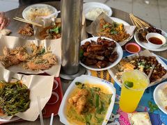 -东海岸人工湖美食村