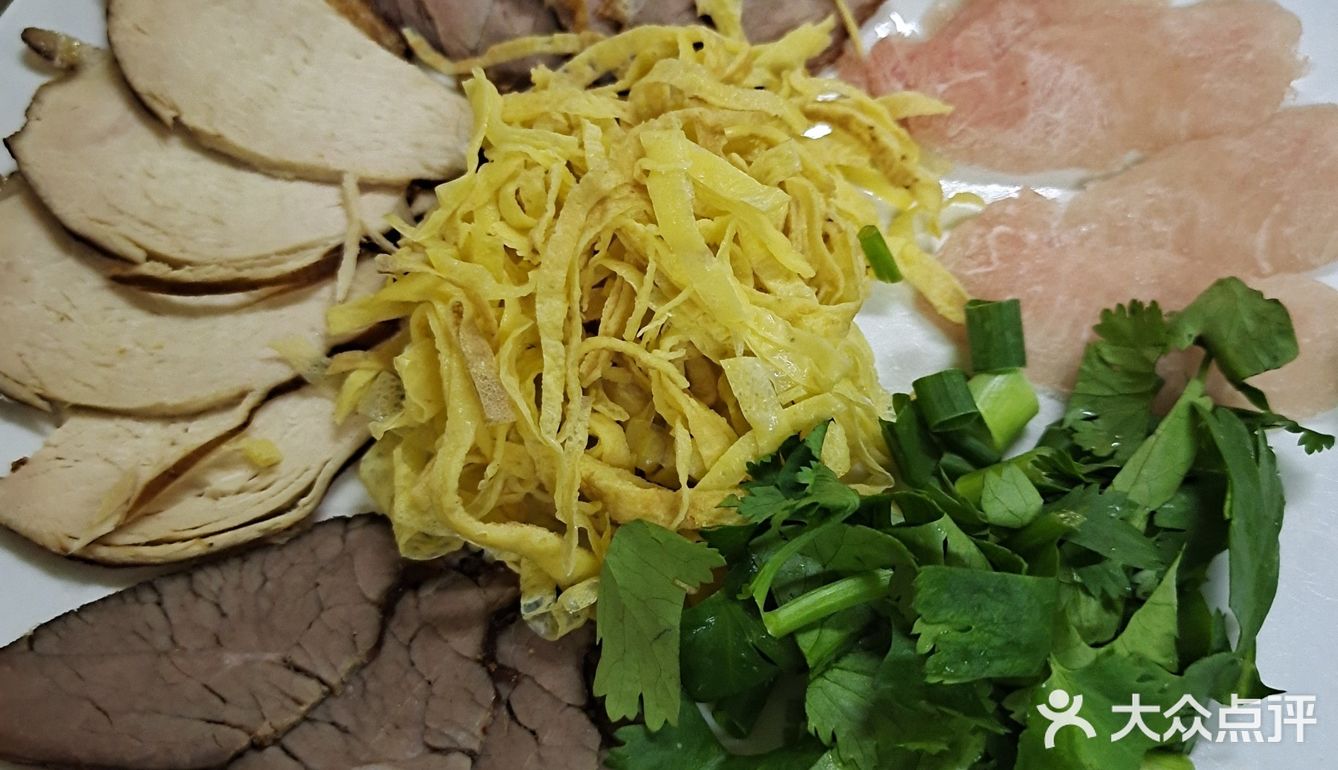 两个人吃的饱饱的！料还是可以的