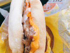 火烤嫩牛芝士麦芬-汉堡王(EAC欧美中心店)