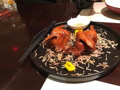 玻璃脆皮乳鸽-海航大厦万豪酒店彩海轩中餐厅(霄云路店)