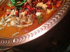 -沪小二炭火蛙锅(淮海中路美食不夜城店)
