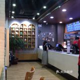 环境： 环境优美，干净整洁，有情调的餐厅