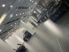 -上海星瀚奔驰4S店(长寿路店)