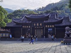 -峨眉山报国寺