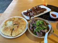 -大众跷脚牛肉馆·非遗传承单位(峨眉山店)