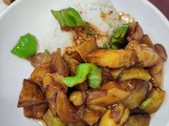 地三鲜盖饭-聚德华天护国寺小吃(甜水园店)