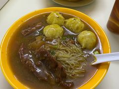 咖喱牛腩拼墨鱼丸粉-金利食店(氹仔店)