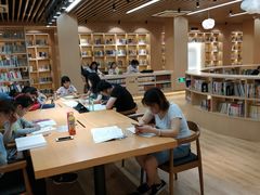 -漕河泾街道图书馆(漕河泾社区文化活动中心店)