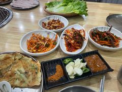 -牛信亭韩国料理·炭火烤肉(紫藤路店)