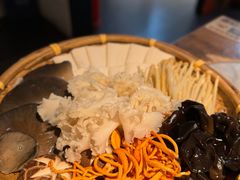 -尚尚仙·酸汤猪手·猪肚鸡火锅(华联万柳购物中心店)
