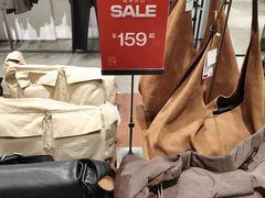 -URBAN REVIVO(上海中庚漫游城店)