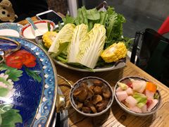 -毛辣果·贵州红酸汤牛肉火锅(西单店)