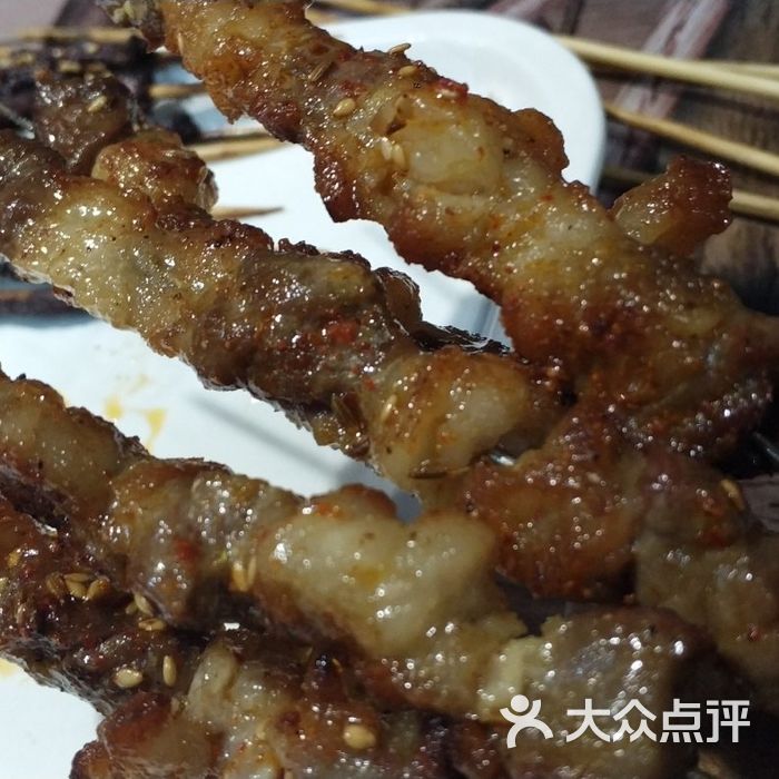 閆守一特色牛腰子燒烤店