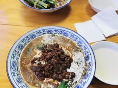 -渝之汇牛肉豌杂面