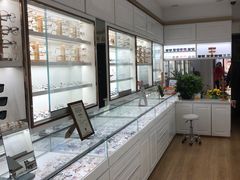 -翰佐蔡司小乐圆·依视路星趣控·暴龙眼镜折扣店