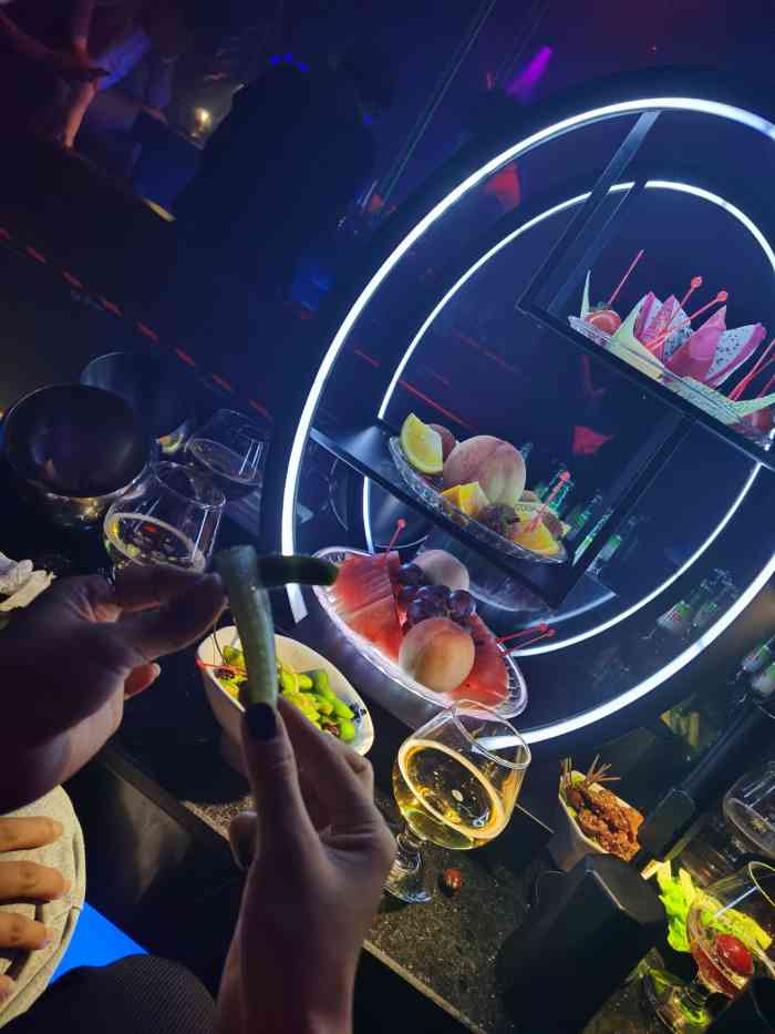 at party酒吧(安亭店)-"千里迢迢跑到安亭和友人相聚,哈哈哈,想找.