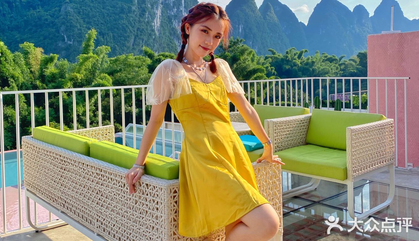 边看山景边泡澡太舒服啦！